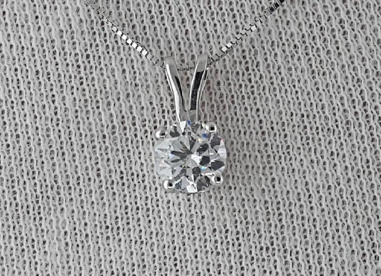 Diamond 0.71 Carat TCW Pendant Necklace D/VS1 Clarity