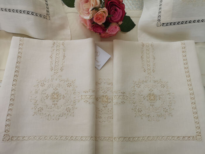 100% linen double sheet museum with Aug Point embroidery and full point by hand - Linen - AFTER 2000