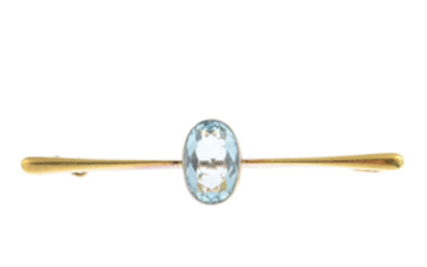 An early 20th century 15ct gold aquamarine bar brooch.