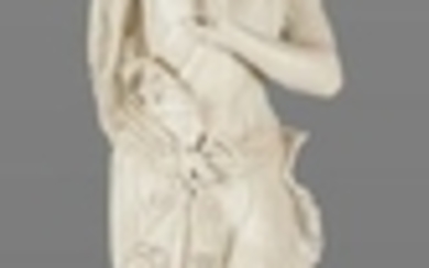La falconiera, grande scultura in terracotta