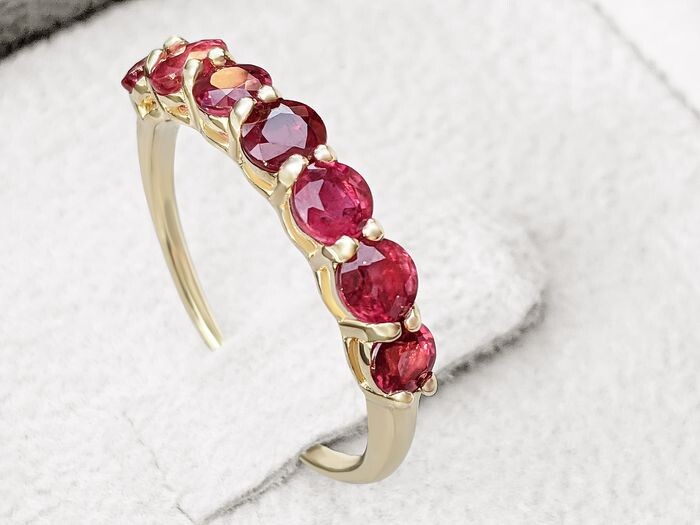 1.39ct Red Ruby 7 Stone Half Eternity Ring - 14 kt. Yellow gold - Ring - 1.39 ct Ruby - NO RESERVE