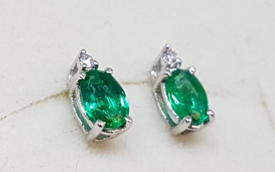 18 kt. White gold - Earrings - 0.90 ct Emerald - Diamonds