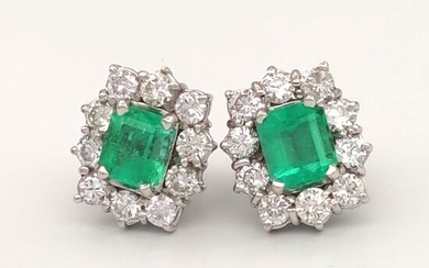 18 kt. White gold - Earrings - 1.60 ct Emeralds - Ct 1.30 Diamonds - Masterstones n 621PT250