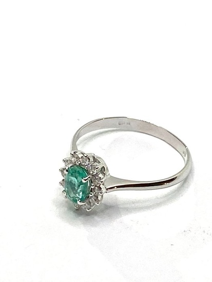 18 kt. White gold - Ring - 0.53 ct Emerald - Diamonds