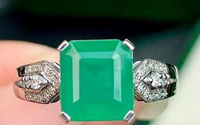 18K White Gold 3.6 ct Emerald & Diamond Ring