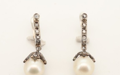 18K gold earrings with diamonds and pearls. <br> <br>it does...
