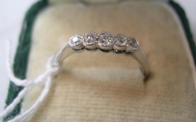 18ct white gold & 5 diamond ring, 1.9 grams,...