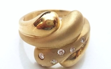14K Gold ring set with diamonds 0.14...