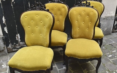 413 Quatre chaises époque Napoléon III En palissandre mouluré et sculpté. Dimensions : 107×50×57 cm...