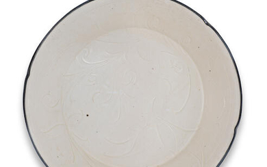 A Dingyao carved 'lotus' lobed dish