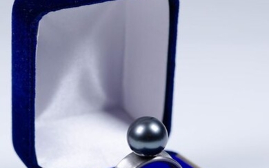 950 Platinum - massive ring with Ø 11 mm Tahitian pearl