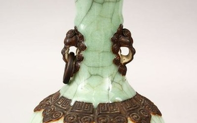 A 19TH / 20TH CENTURY CHINESE CELADON CRACKLE GLAZED