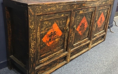 A 20TH CENTURY CHINESE STAINED WOOD AND