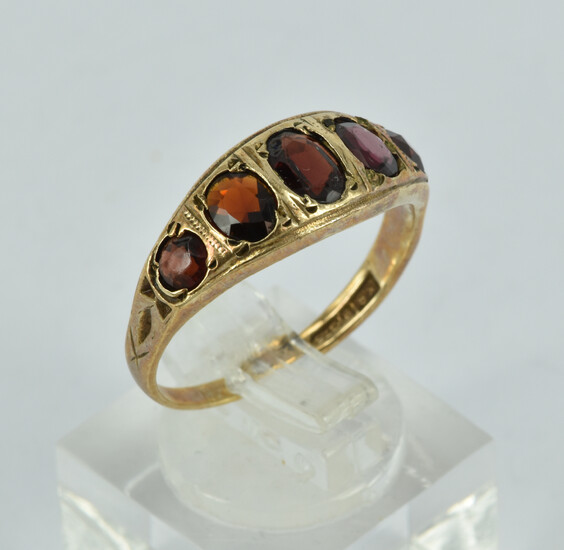 A 9CT ROSE GOLD AND GARNET RING