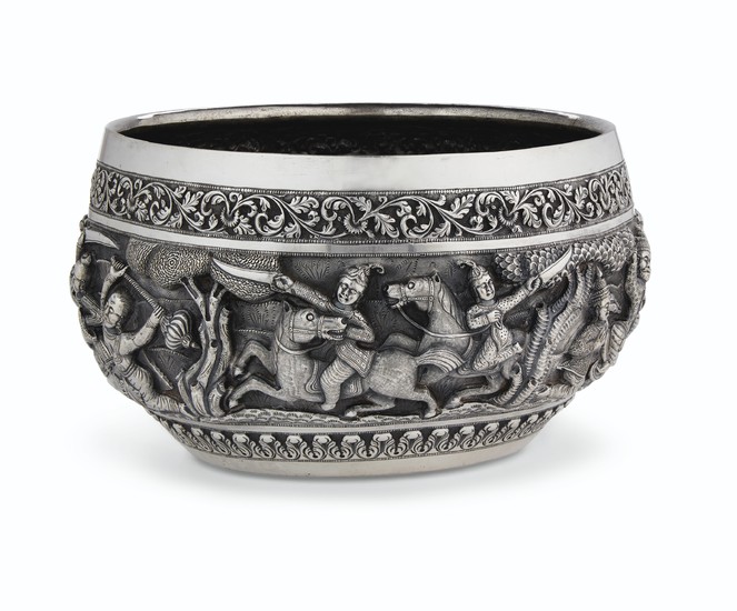 A BURMESE SILVER OFFERING BOWL, LATE 19TH CENTURY/EARLY 20TH CENTURY