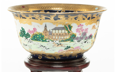 A Chinese Export Porcelain Bowl with Base (19th century)