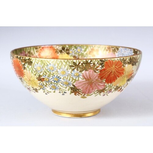 A GOOD JAPANESE SATSUMA BOWL, the bowl decorated with a band...