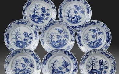 A GROUP OF EIGHT CHINESE BLUE AND WHITE PLATES, KANGXI