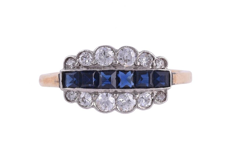 A MID 20TH CENTURY SAPPHIRE AND DIAMOND PANEL RING