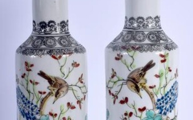 A PAIR OF CHINESE FAMILLE ROSE PORCELAIN VASES 20th