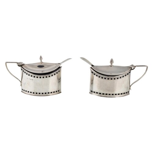 A PAIR OF EDWARDIAN SILVER NEO-CLASSICAL MUSTARD POTS, hinge...