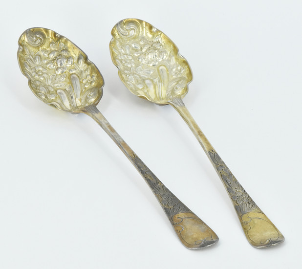 A PAIR OF GEORGE III STERLING SILVER BERRY SPOONS