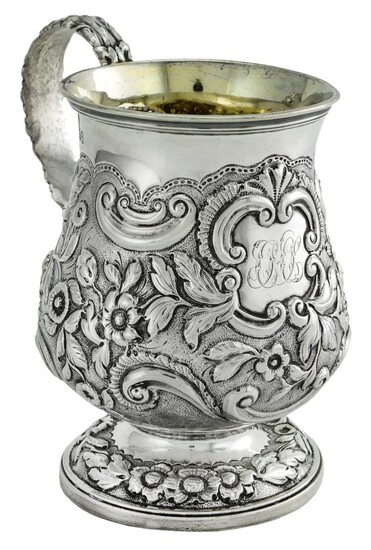 A Repoussé Silver Ale Tankard Half pint with gilded interior, hallmarked for London 1828.