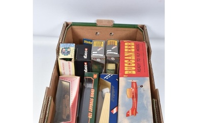 A TRAY OF BOXED COLLECTIBLE MODEL CARS, AIRFRAFTS AND TRANSP...