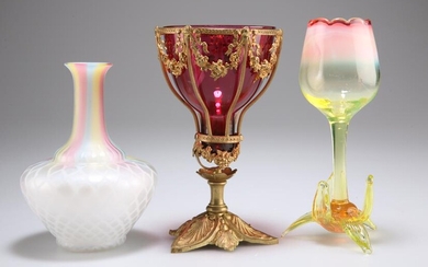 A VICTORIAN VASELINE URANIUM GLASS TULIP VASE, PROBABLY