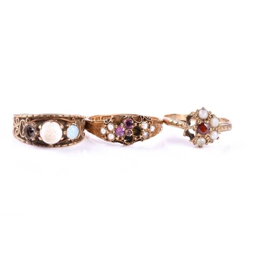 A Victorian 15ct yellow gold, amethyst and pearl ring (lacki...
