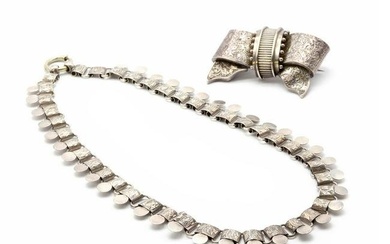 A Victorian silver collar necklace