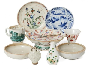 A collection of Chinese porcelain, Ming -...