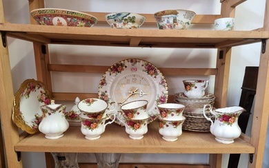 A collection of Royal Albert 'Old Country Roses' pattern ite...