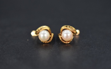 A pair of 18ct gold earrings set with cultured pearls in a decorative swirl motif, 1.8g