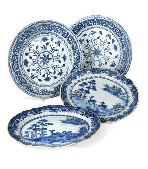 A pair of Chinese export blue and white porcelain...