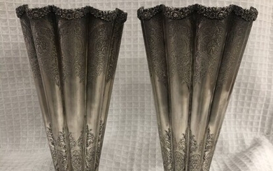 A pair of Persian silver vases signed Perversh 25x12cm 1030g