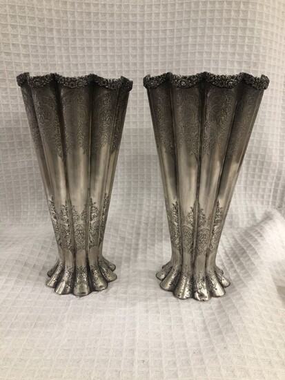 A pair of Persian silver vases signed Perversh 25x12cm 1030g
