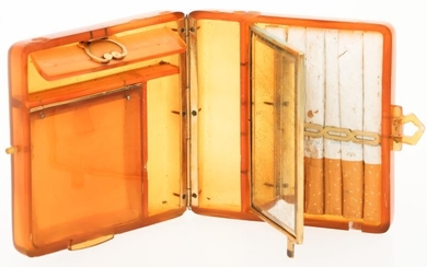 A powderbox / cigarette case made of tortoise. 1st half 20th century.