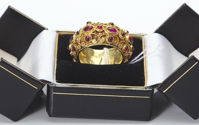 AN ANTIQUE THAI RUBY RING ACID TESTED IN 14CT GOLD, SIZE T, 26.3GMS (MISSING TWO STONES)