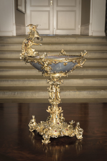 AN AUSTRO-HUNGARIAN AGATE-MOUNTED SILVER-GILT CUP, APPARENTLY UNMARKED, CIRCA 1870