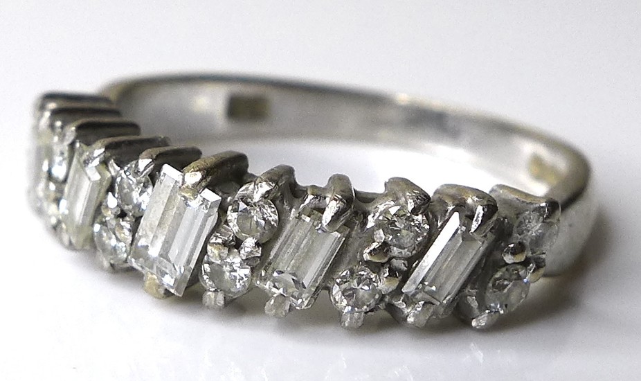 An 18ct white gold and diamond ring, five baguette cut stone...