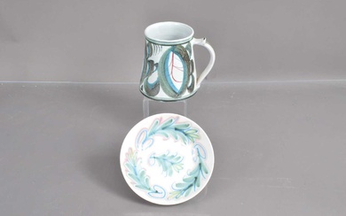 An Aldermaston Pottery tankard and a shallow dish by the same