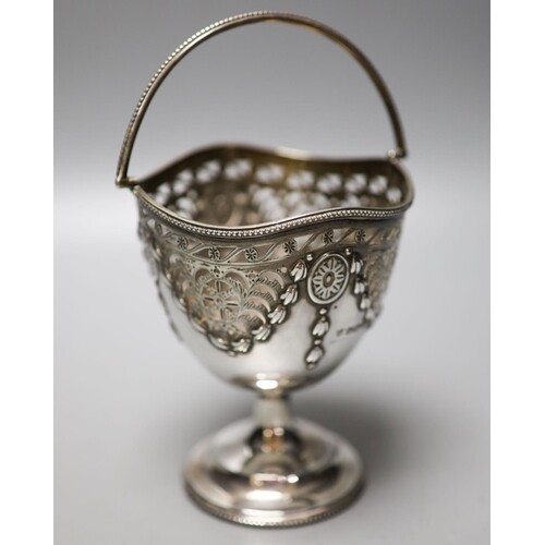 An Edwardian pieced silver pedestal sugar basket (lacking li...