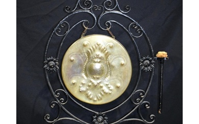An antique Art Nouveau cast Iron and brass gong 85 x 69 cm.