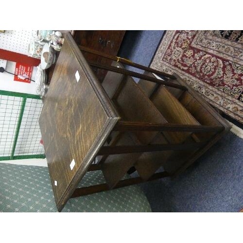 An early 20thC oak three tier revolving Bookcase, 20½in (52c...