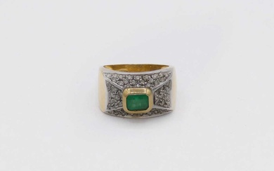 Anello in oro 750 con smeraldo centrale e diamanti...