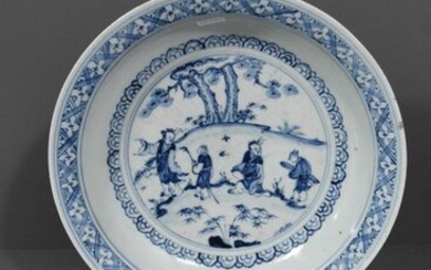 Antique Chinese porcelain dish (diam.32cm)