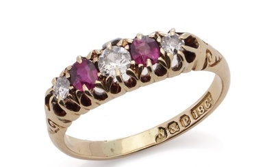 Antique Victorian five - stone - 18 kt. Yellow gold - Ring - 0.40 ct Ruby - Diamonds