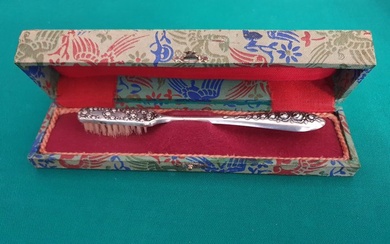 Belíssima Escova de coleção - anos 40/50 - Box - .833 silver