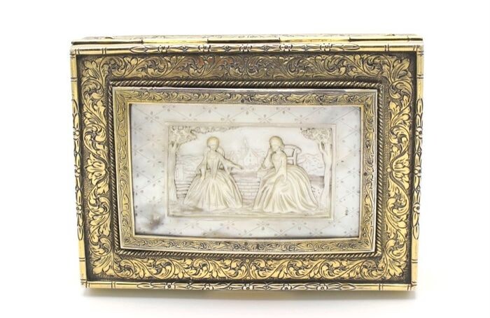 Box with 18th century mother-of-pearl plaque (1) - .833 silver, Gold-plated - Pedro A Batista - Portugal - First half 20th century